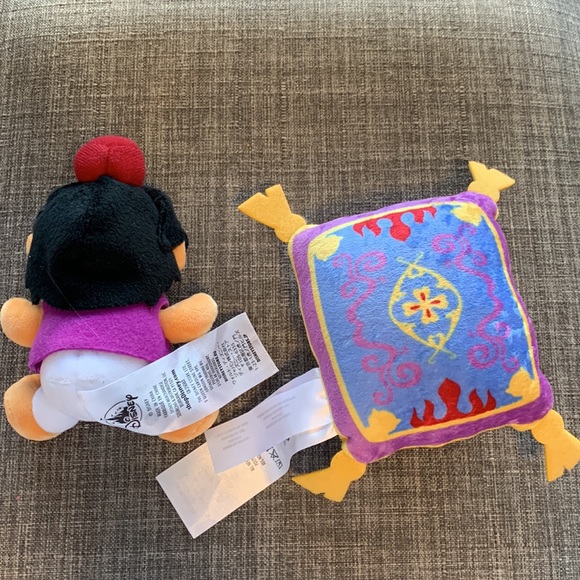 Disney Wishables - Aladdin and Carpet - Picture 2 of 4